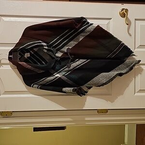 Toggle shaw, os, burgundy, green, white, TJ Maxx